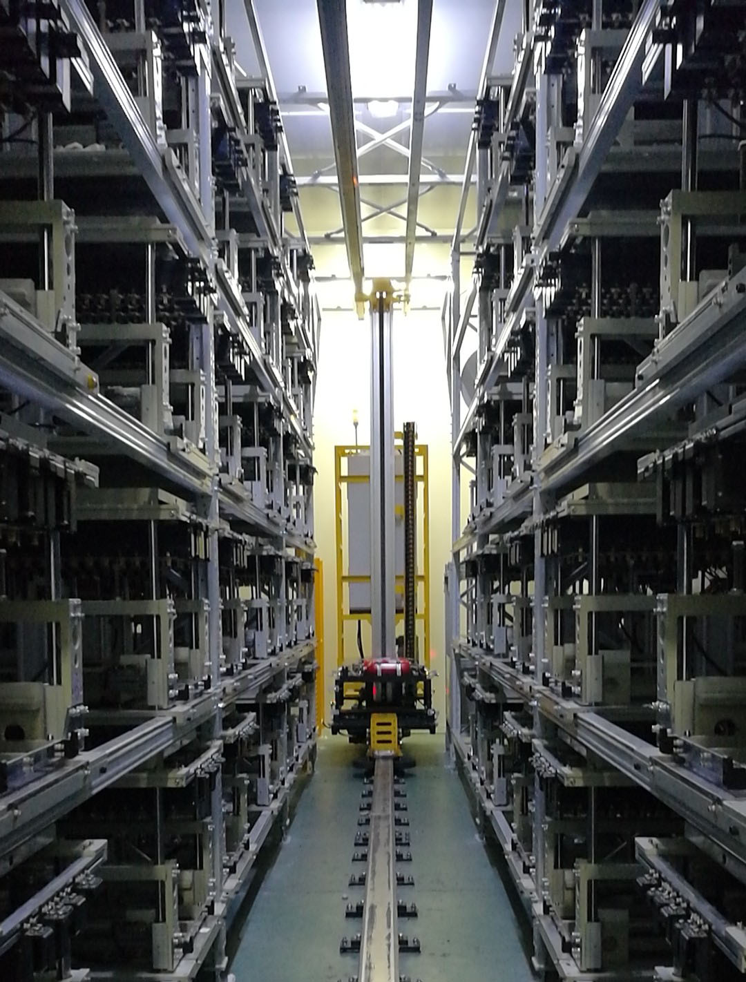 X1-LD2001 鋰電池新能源行業專用堆垛機（消防鎧甲）